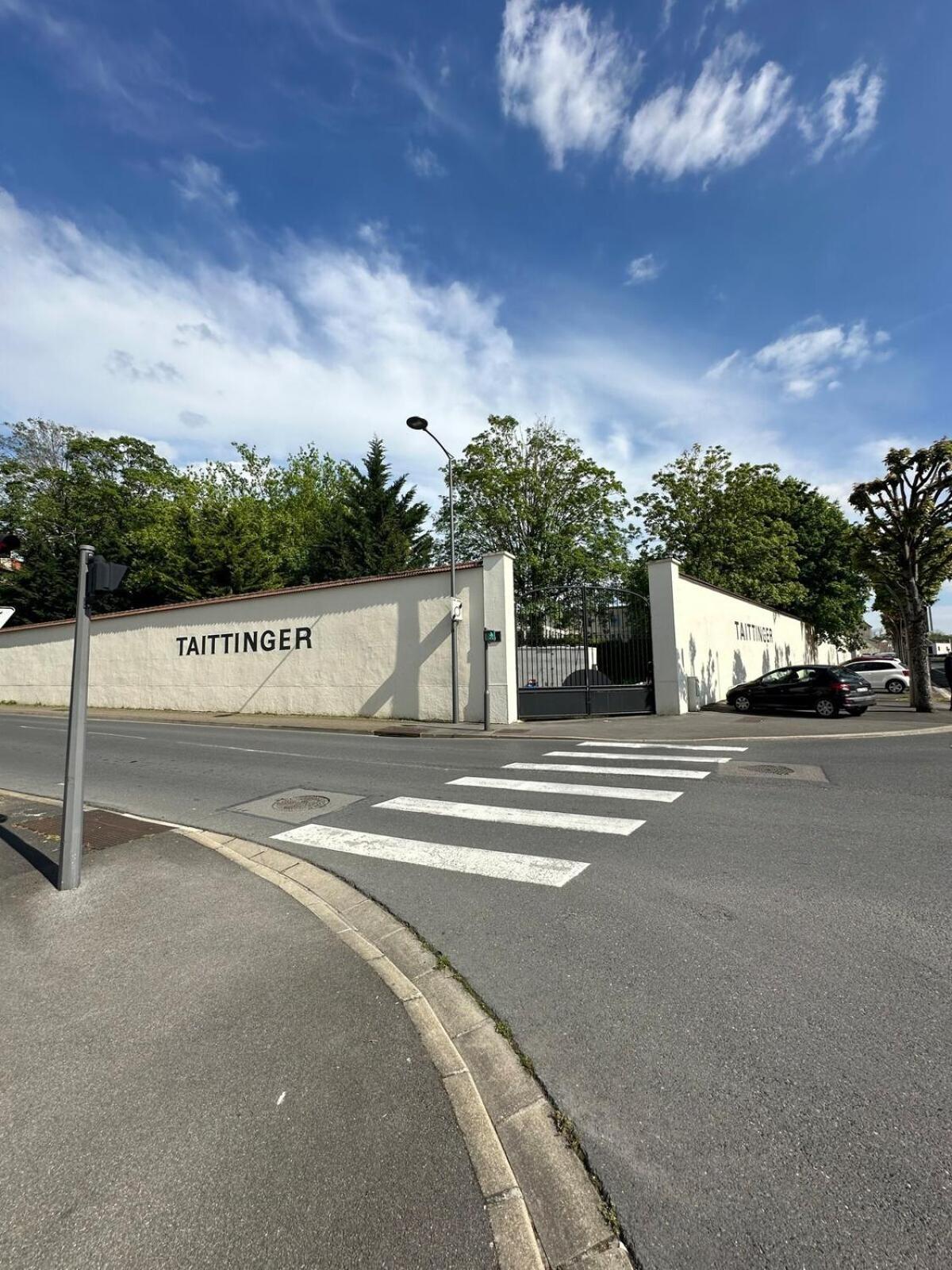ランスAu Coeur Du Quartier Taittingerアパートメント エクステリア 写真
